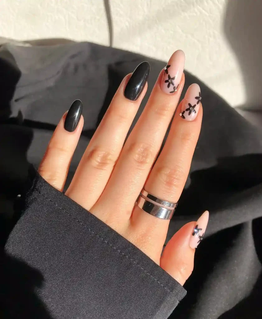Black-Floral-Nails.webp
