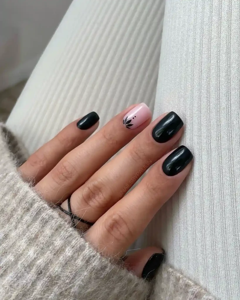 Black-Short-Nails-2.webp
