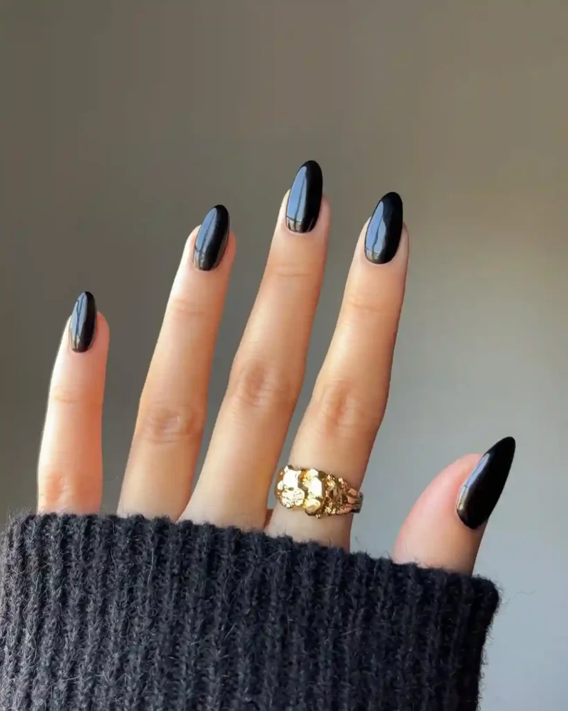 Classic-Black-Nails.webp

