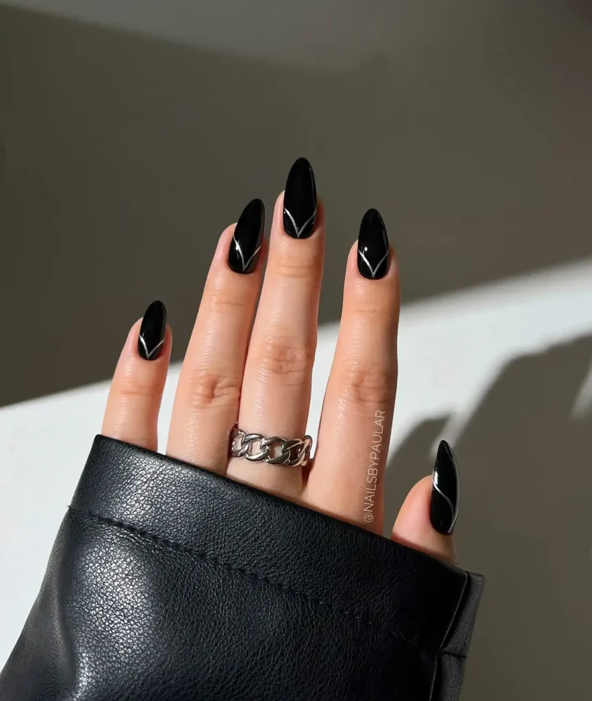 Cute-Black-Nails.webp
