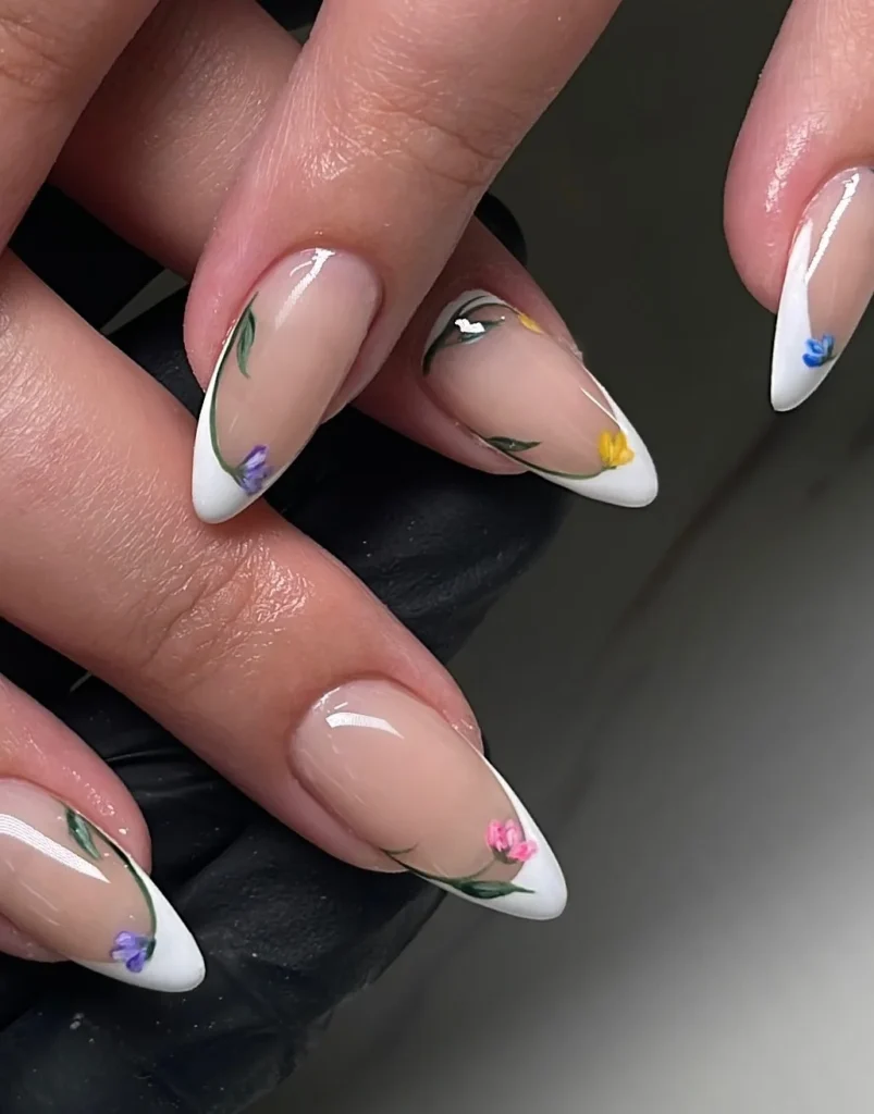 Elegant-Floral-French-Tip-Nails-for-a-Chic-Look.webp
