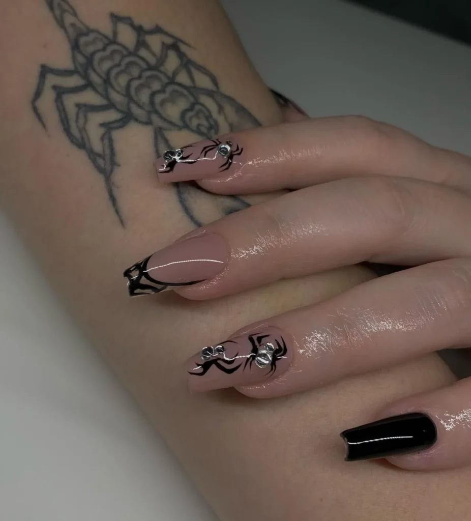 Halloween-Black-Nails.webp
