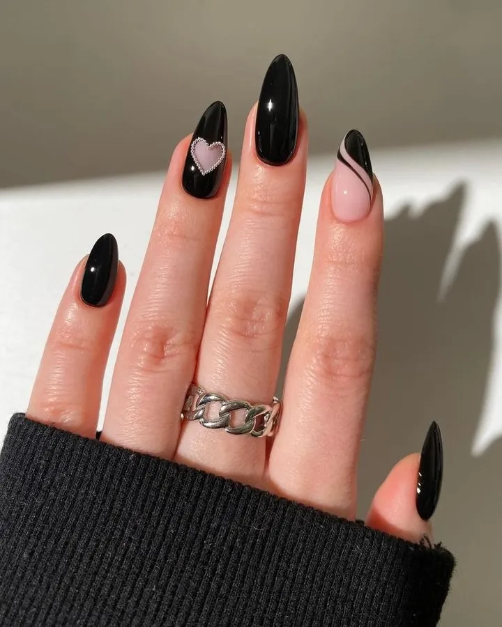 Heart-Black-Nails.webp
