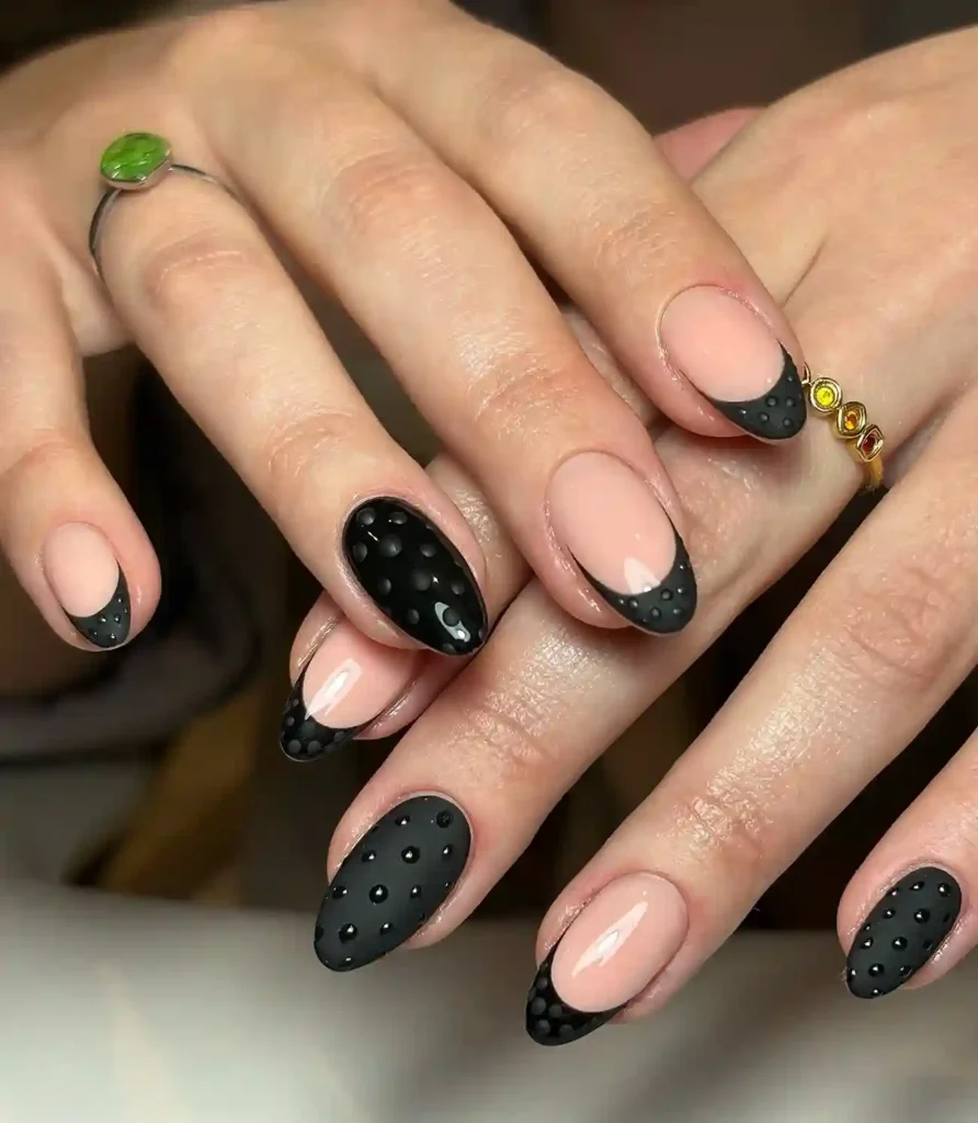 January-Black-Nails.webp
