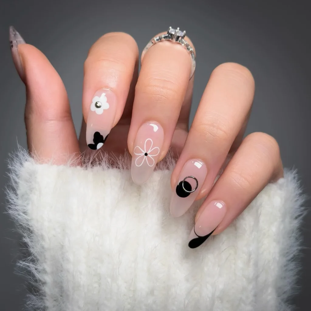 Minimalist-Black-and-White-Flower-Nail-Art.webp
