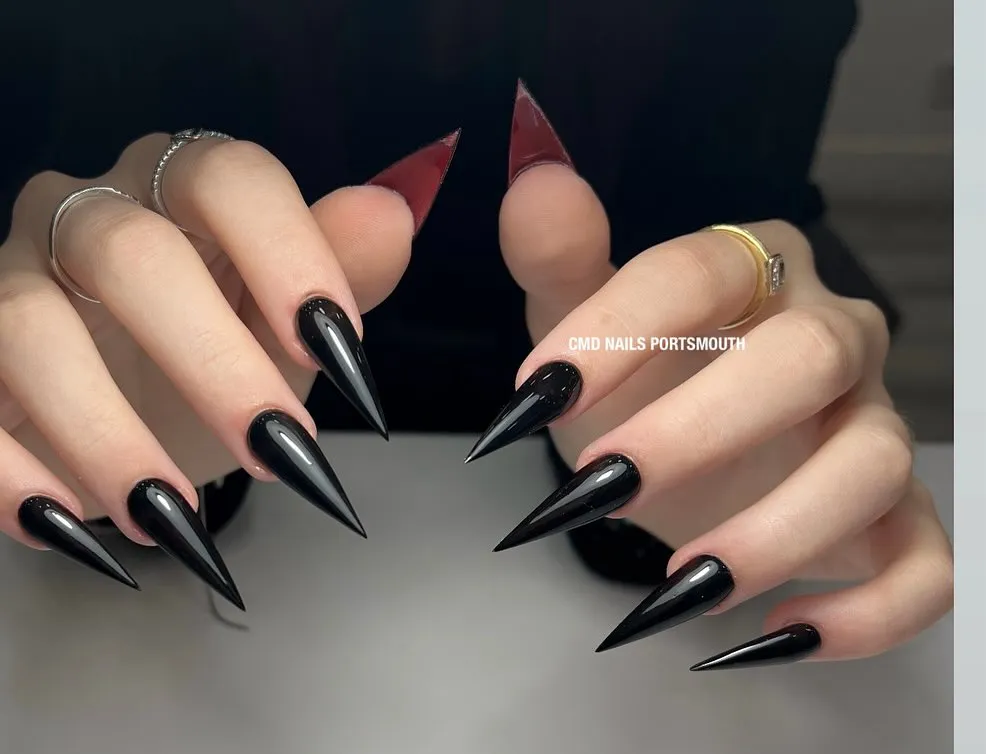 Stiletto-Black-Nails.webp
