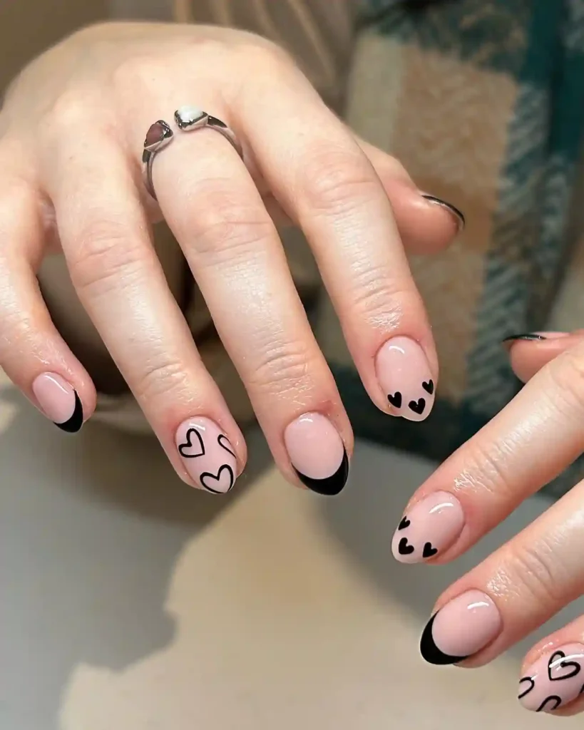 Valentine-Black-Nails.webp
